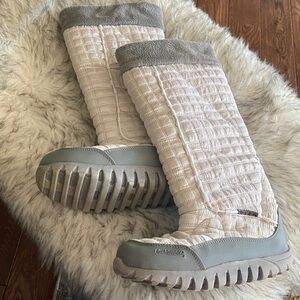 Women's Winter Boots in White and Gray